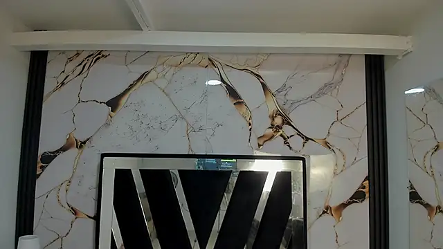 KarinaSimonz online show from November 11, 2025, 8:20 pm