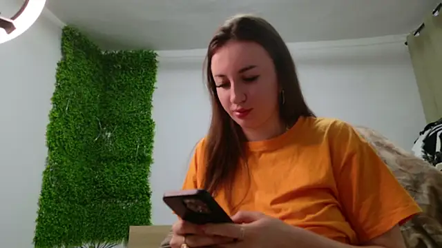 Lorennameliyy online show from February 9, 2025, 7:52 pm