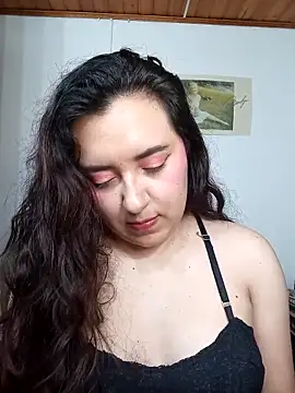 Emi chik online show from September 25, 2025, 11:14 am