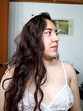 Emi chik online show from October 12, 2025, 10:58 am