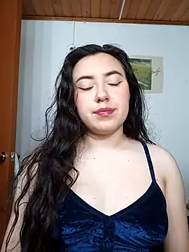 Emi chik online show from February 4, 2026, 10:43 am