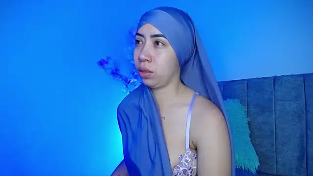 Snapshot of Sweet_hot_mia chatting on May 10, 2026, 10:53 am Sweet hot mia online show from May 10, 2026, 10:53 am