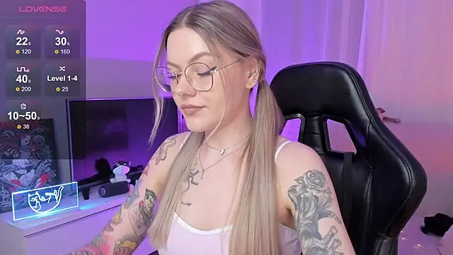 Marta May  online show from September 27, 2025, 3:39 pm