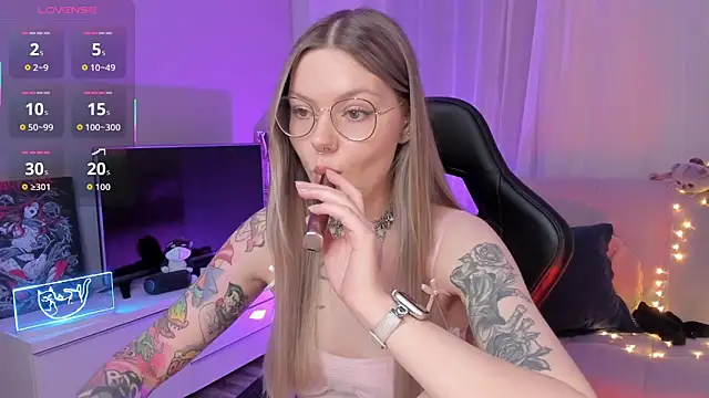 Marta May  online show from October 10, 2025, 5:23 pm