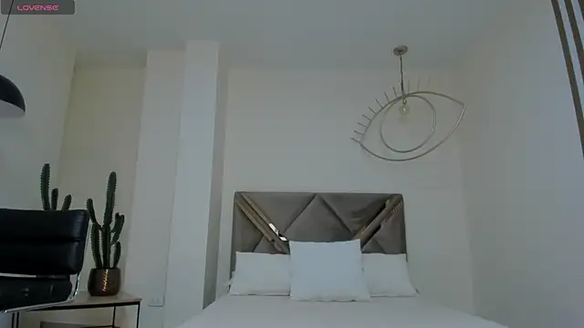 KatieNolan 1 online show from February 9, 2025, 11:14 am