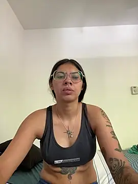 Argentiiniita online show from February 3, 2025, 2:24 pm