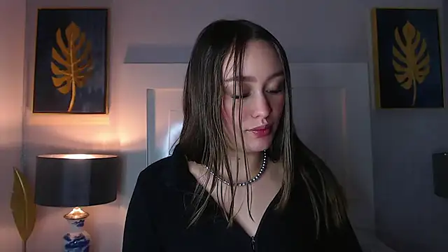 Ivyy Crystal online show from March 18, 2025, 4:04 pm