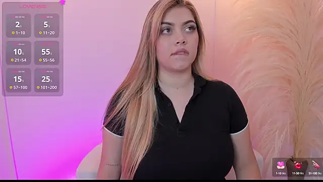 thaliafox  online show from March 15, 2025, 7:42 am