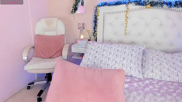 Ashley Evans18 online show from December 20, 2024, 3:42 pm