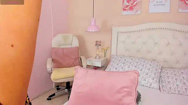 Ashley Evans18 online show from February 4, 2025, 2:43 pm