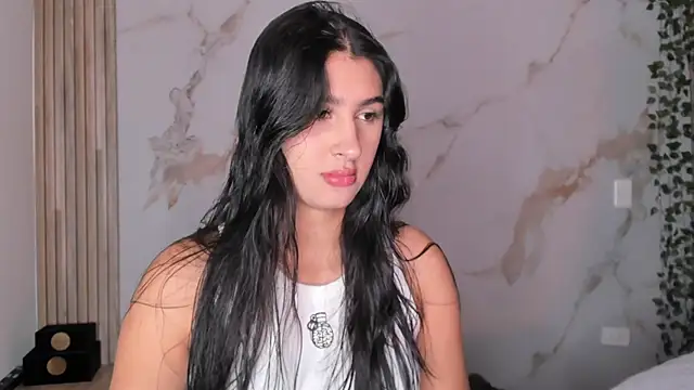 Ashley Evans18 online show from September 18, 2025, 12:29 pm