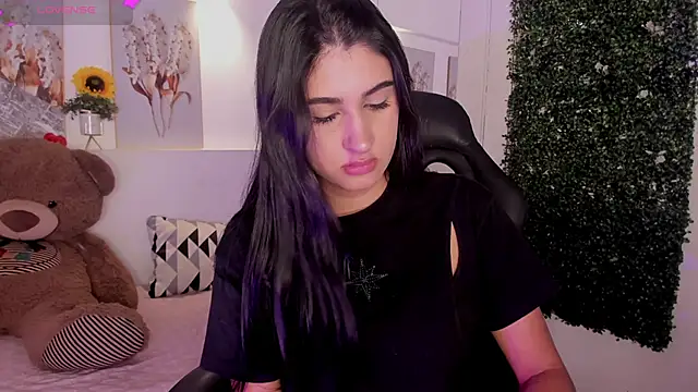 Ashley Evans18 online show from November 8, 2025, 2:17 pm