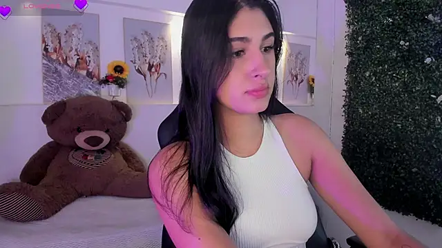 Ashley Evans18 online show from November 27, 2025, 2:08 pm