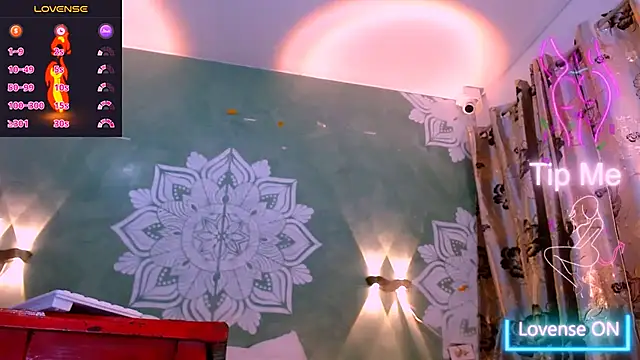 Emili Roux online show from March 5, 2025, 8:42 pm