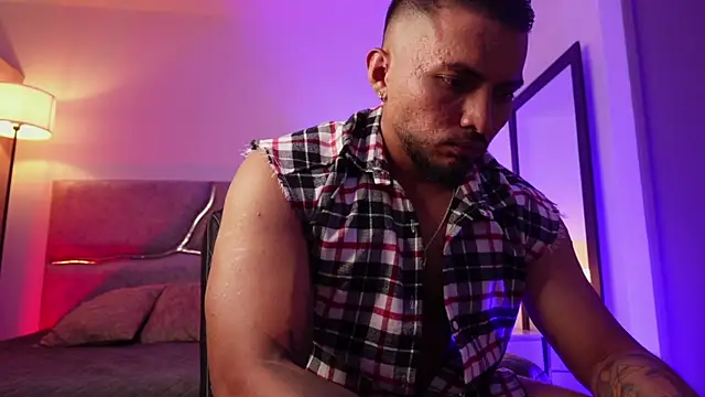 maximusclark1 online show from April 26, 2026, 1:03 am