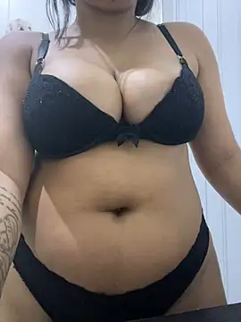 crystalmmour online show from December 8, 2024, 2:39 am