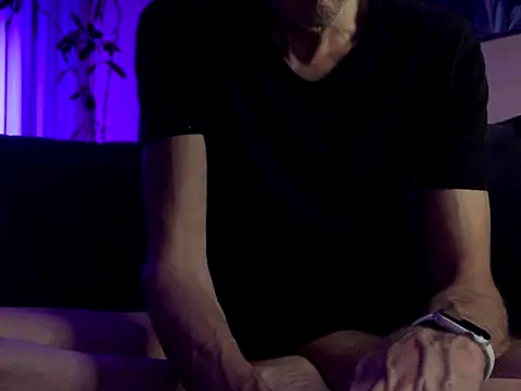 Bula94193 online show from September 8, 2025, 9:36 pm