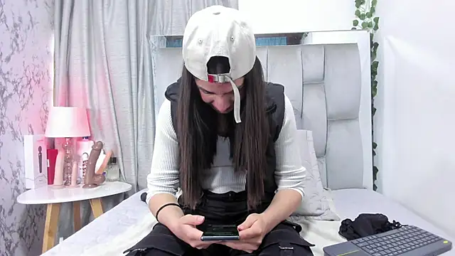 dafne queenn online show from September 22, 2025, 12:29 pm