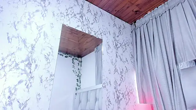 dafne queenn online show from September 24, 2025, 12:30 pm