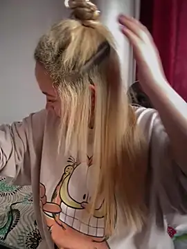 Naiara Sex  online show from April 27, 2026, 9:35 pm