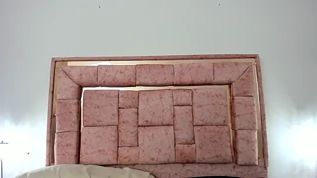 zoee lovv online show from December 10, 2024, 9:44 am