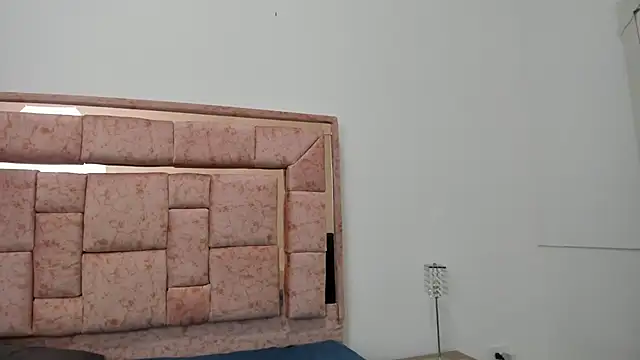 zoee lovv online show from December 20, 2024, 9:43 am