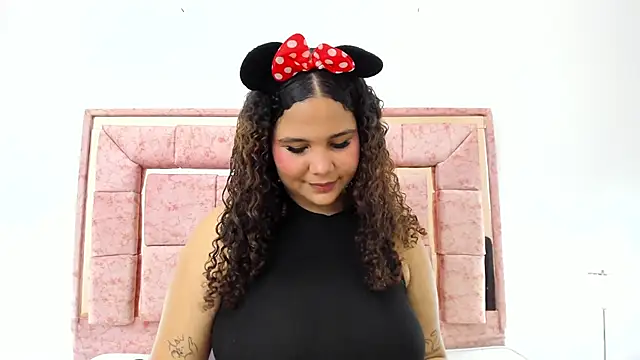 zoee lovv online show from January 23, 2025, 9:29 am