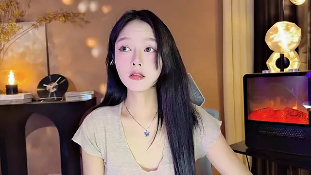 xiaodaibabyy online show from December 12, 2024, 6:25 am