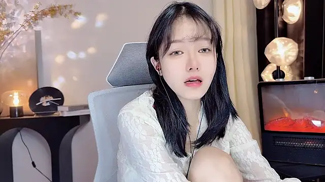 xiaodaibabyy online show from January 31, 2025, 3:11 pm