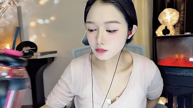 xiaodaibabyy online show from February 13, 2025, 4:39 pm