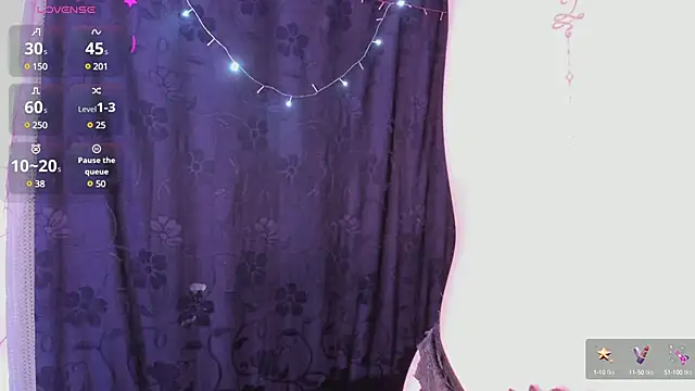 Snapshot of Carlasxdreams chatting on March 5, 2025, 4:13 am Carlasxdreams online show from March 5, 2025, 4:13 am