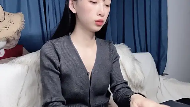 Lili-2 online show from March 14, 2026, 6:13 pm