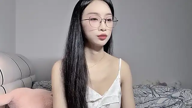 Lili-2 online show from June 6, 2026, 5:06 pm