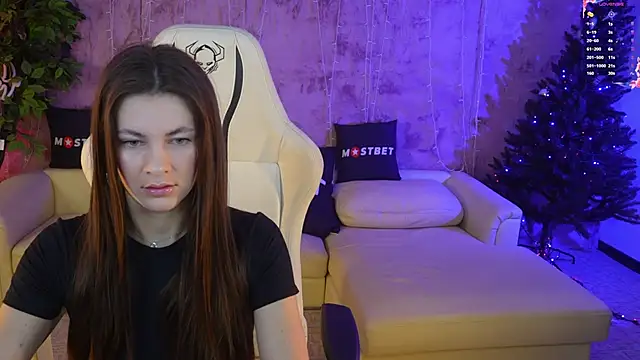 Julia  Star  online show from December 3, 2024, 7:43 am