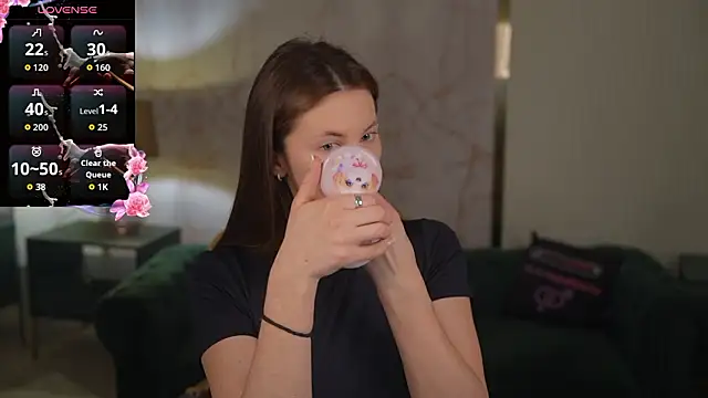 Julia  Star  online show from March 25, 2026, 7:31 pm