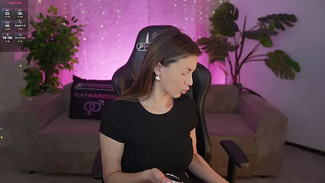 Snapshot of Julia__Star_ chatting on July 1, 2026, 7:43 am Julia Star online show from July 1, 2026, 7:43 am
