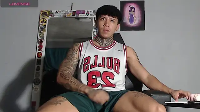 Nickhot0609 online show from December 28, 2024, 10:44 pm