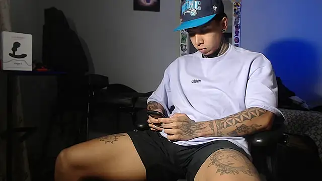 Nickhot0609 online show from January 21, 2025, 11:02 pm