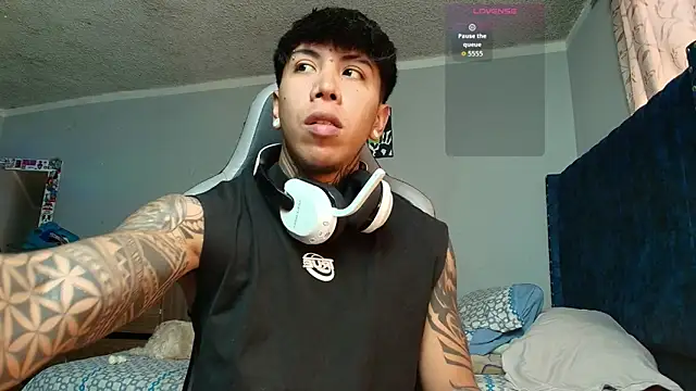 Nickhot0609 online show from October 13, 2025, 5:24 pm