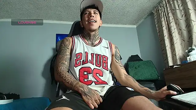 Nickhot0609 online show from April 15, 2026, 3:46 am