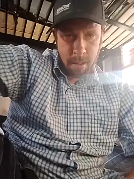 axelongshaft69 online show from March 6, 2025, 4:07 pm