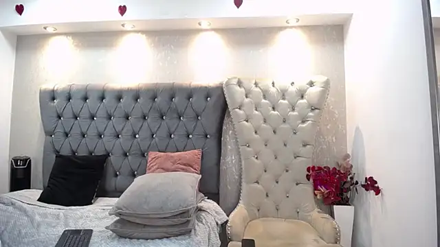 Melodi Roux online show from March 13, 2025, 6:45 pm