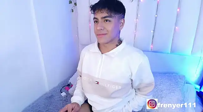 kiing azahell online show from January 16, 2025, 3:23 am