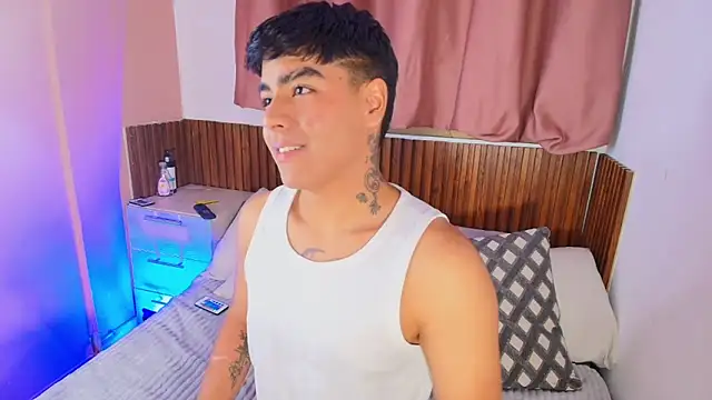 kiing azahell online show from February 8, 2026, 12:03 am