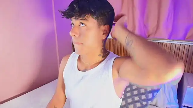 kiing azahell online show from April 4, 2026, 2:21 am