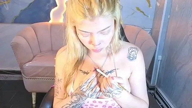 Kitty fox b online show from April 21, 2026, 1:17 pm