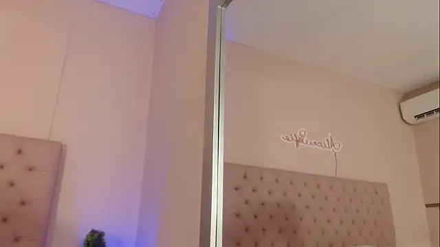 alice sofia online show from November 17, 2025, 1:28 pm