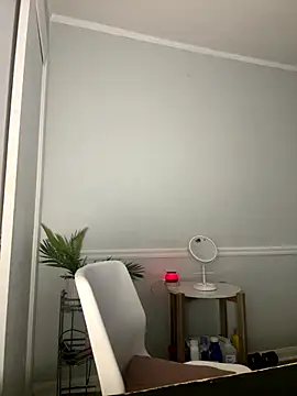 camiliaskye online show from December 18, 2025, 4:57 pm