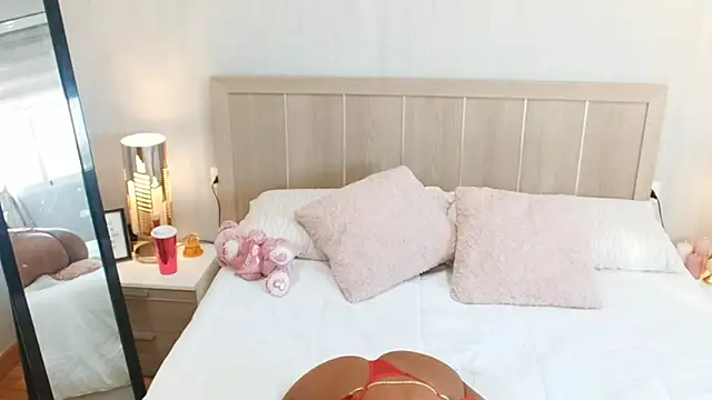 IamCrystal2 online show from December 13, 2024, 2:05 pm