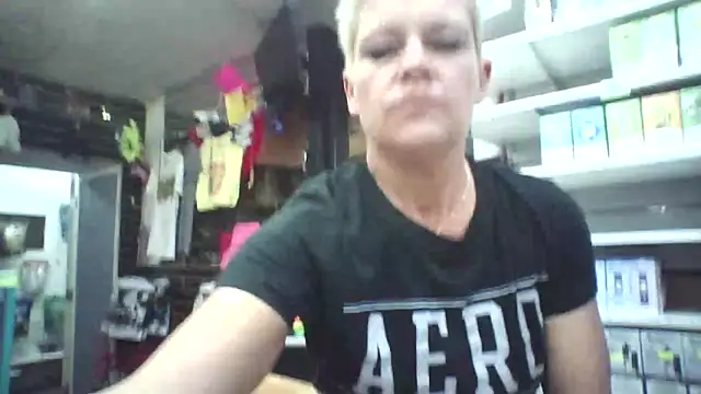 jadegilf1 online show from April 18, 2026, 1:48 pm